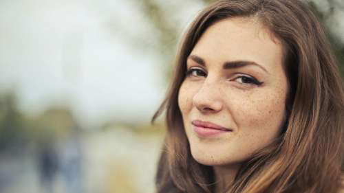 Couple taking a selfie | Gold Coast eye clinic